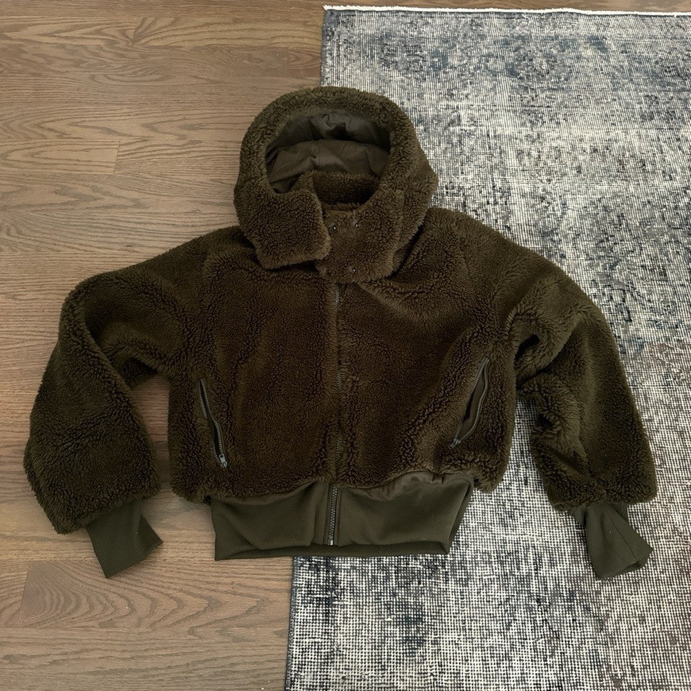 ALO Yoga fuzzy jacket. Removable hood - like new - Dark Green Olive. RARE-
